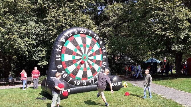 Mit einem vielfältigen Programmangebot im Volkspark ging am Sonntag das städtische Ferienprogramm »Sun & Action« zu Ende. FOTO: Mit einem vielfältigen Programmangebot im Volkspark ging am Sonntag das städtische Ferienprogramm »Sun & Action« zu Ende. FOTO: