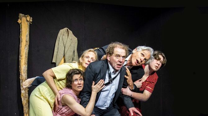 Szene aus dem Bühnenspiel »Wald/Forest«.