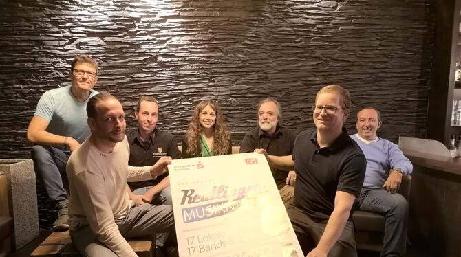 Die Reutlinger Gastronomen (von Links:) Stefan Löwl (Vis à Vis), Harald Stoll (Hola Oli), Marcel Endries (Joli), Christina Mylon Die Reutlinger Gastronomen (von Links:) Stefan Löwl (Vis à Vis), Harald Stoll (Hola Oli), Marcel Endries (Joli), Christina Mylon