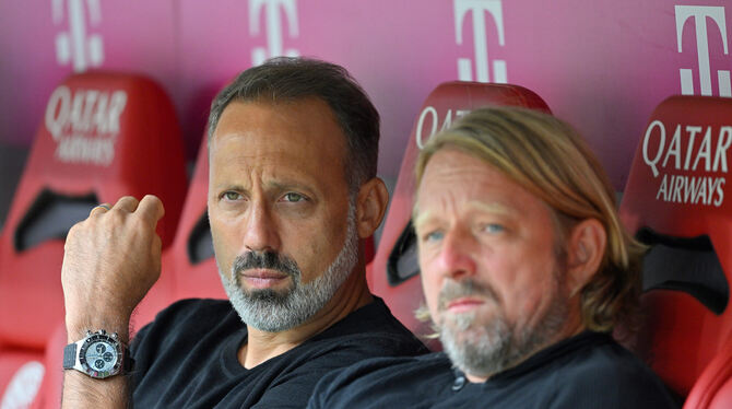 VfB-Chefcoach Pellegrino Matarazzo (links) schätzt die Expertise von Sportdirektor Sven Mislintat sehr.  FOTO: WEBER/EIBNER