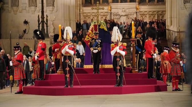 Nach dem Tod von Königin Elizabeth II. - London Nach dem Tod von Königin Elizabeth II. - London