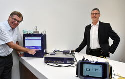 Geschäftsführer Andreas-Christoph Beyertt (rechts) und Entwicklungsleiter Dietmar Tandler von Viavi Solutions (früher: Wandel & 