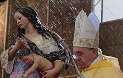 Unerschrocken nimmt Papst Franziskus es mit Reichen, Mächtigen und auch mit seiner eigenen Kurie auf - aber vor Tropensturm «
