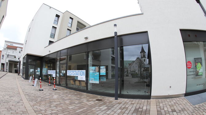 Bis Anfang des Jahres will die Stadt Pfullingen in der Kirchstraße 17/1 ein Bürgerbüro einrichten. FOTO: REISNER