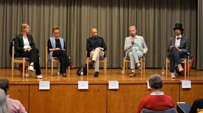 Ulrike Baumgärtner (von links), Sofie Geisel, Hicham Hidam, Boris Palmer und Markus Vogt wollen Tübinger Oberbürgermeister werde