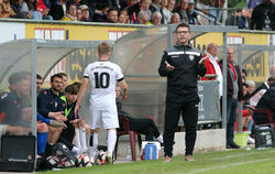 Erwartet einen spielstarken Gegner aus Rielasingen-Arlen: SSV-Coach Albert Lennerth.  FOTO: BAUR