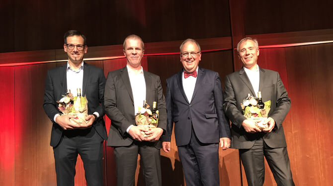Bei der offiziellen Amtseinsetzung (von links): Gunther Knöll, Heiko Gollmer, OB Thomas Keck und Dirk Kurzschenkel.  FOTO: STADT