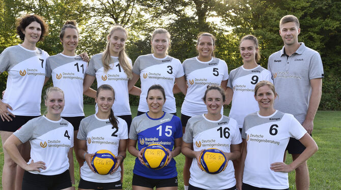 Stabilität heißt das Zauberwort der Oberliga-Volleyballerinnen der TSG Reutlingen (stehend von links): Maria Münch, Maximiliane