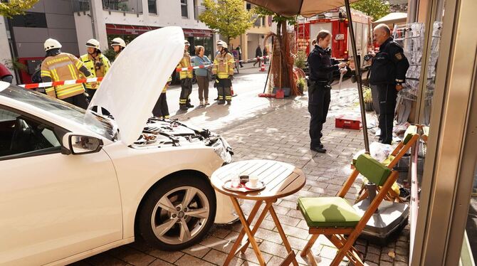 Unglück vor einer Confiserie