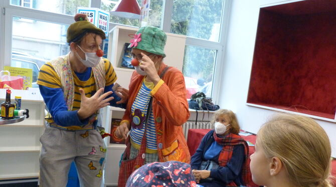 Klinik-Clowns zeigten, dass Lachen die beste Medizin ist, nicht nur in der Klinik, sondern auch in derTübinger Stadtbücherei.  F