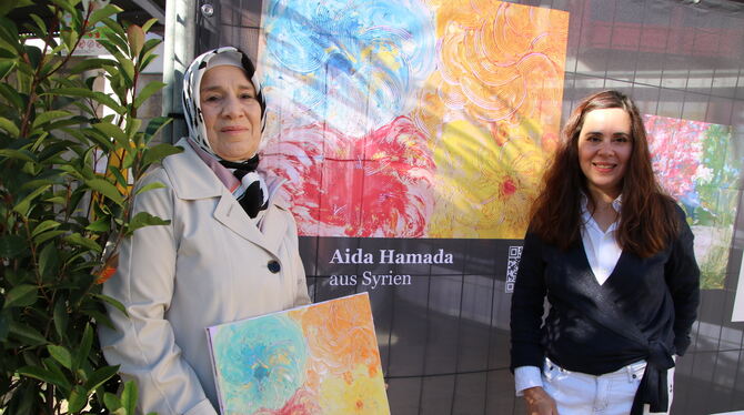 Für Künstlerin Aida Hamada (links) bedeutet Metzingen viel, in der Stadt fühle sie sich wohl: Mit ihren Bildern möchte sie zur F