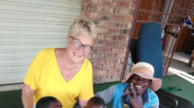 Margret Wannenmacher im südafrikanischen Heim für Kinder und Jugendliche.  FOTO: PRIVAT