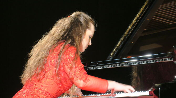 Eine Demonstration äußerster Virtuosität: Die 19-jährige Laetitia Hahn bei der Aufführung von Beethovens berühmter "Hammerklavie