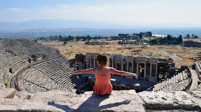 Touristin in Hierapolis
