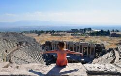 Touristin in Hierapolis