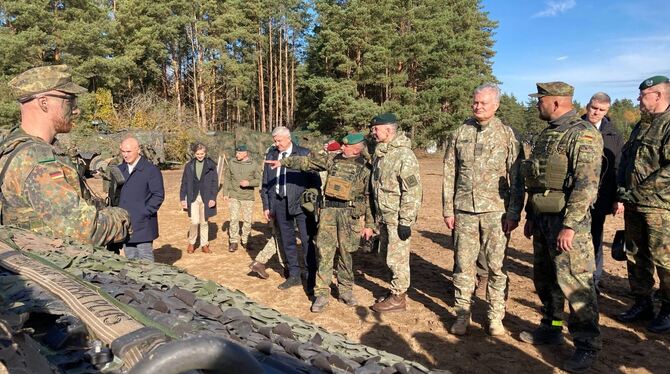 Litauens Staatspräsident besucht Bundeswehr-Übung