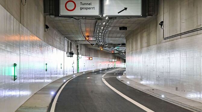 Gesperrter Karlsruher Autotunnel Gesperrter Karlsruher Autotunnel