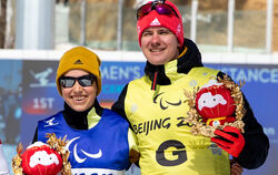 Paralympics-Siegerin Linn Kazmaier mit Guide Florian Baumann von der Skizunft Römerstein.