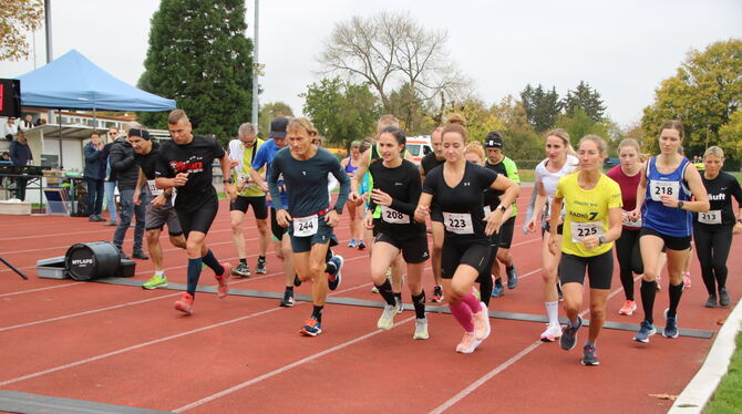 Mit Ehrgeiz und Spaß: Waldlauf-Landesmeisterschaften der Polizei. FOTO: OECHSNER Mit Ehrgeiz und Spaß: Waldlauf-Landesmeisterschaften der Polizei. FOTO: OECHSNER