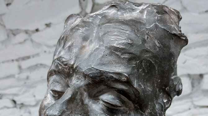 Das Gesicht von Glenn Gould, Bronzeplastik von Ralf Ehmann.  FOTO: BÖHM