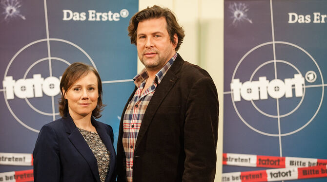 Zusammen mit Kollegin Eva Löbau (links) bildet Hans-Jochen Wagner (rechts) das Team Schwarzwald.  FOTO: SCHMIDT/DPA