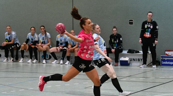 TuS-Torjägerin Dagmara Nocun ist auch gegen Halle beste Werferin ihres Teams. Die Polin kommt auf acht Treffer. Foto: Meyer