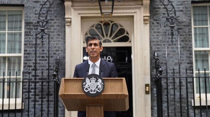 Rishi Sunak vor der 10 Downing Street