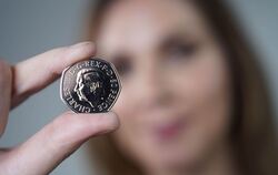 Erste Münzen mit Charles-Konterfei