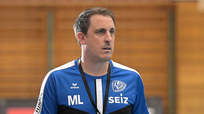 Beklagt zahlreiche Ausfälle, vor allem im Rückraum: Neuhausens Trainer Mike Leibssle.  FOTO: BAUR