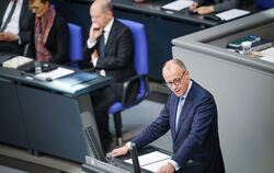 Merz und Scholz im Bundestag