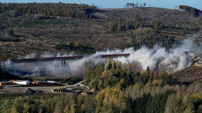Sprengung Talbrücke Landeskroner Weiher Sprengung Talbrücke Landeskroner Weiher