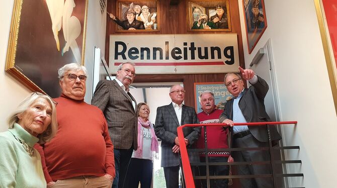 Thomas Keck (rechts) bei der Einweihung des kleinen Tübinger Tors. Wolfgang Schütz (links), Ehepaar Licek und Rainer Klink.