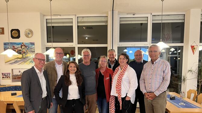 Freuen sich, dass es bei der Arbeitsgemeinschaft Reutlinger Sportvereine (ARS) vorangeht (von links): Uwe Weber, Leiter des Amte