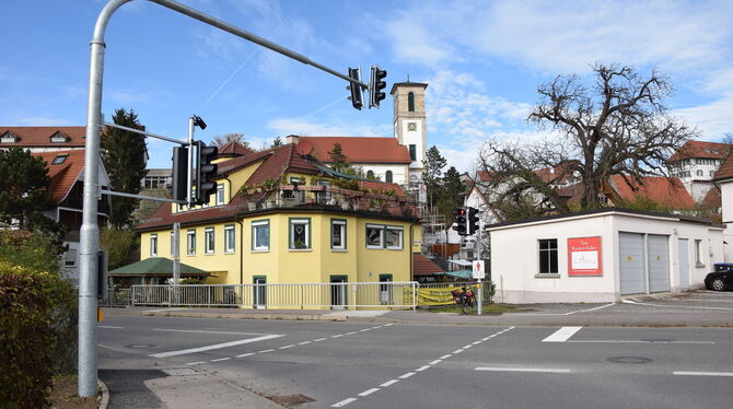 Nur noch eine Ampel gibt es an der Kreuzung Schießmauerstraße/Ecke Tübinger Straße in Gomaringen. Das verärgert einige Eltern, d