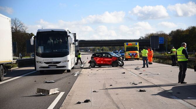 Unfall mit voll besetztem Reisebus auf A6