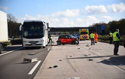 Unfall mit voll besetztem Reisebus auf A6