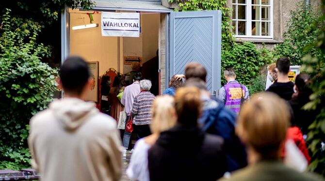 Schlangen vor Berliner Wahllokalen