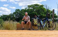 Bei 200 bis 300 zurückgelegten Kilometern am Tag gönnt sich Rick Creemers eine Pause. Von der Hitze bleibt er aber nicht verscho