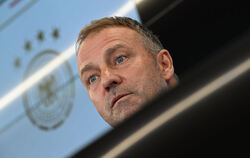 Hält die Nominierung von Mario Götze für eine Selbstverständlichkeit: Bundestrainer Hansi Flick. FOTO: DEDERT/DPA