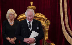  König Charles III. und Gemahlin Camilla. Sein Einsatz für Umweltschutz muss an die Königswürde angepasst werden.  FOTO: BRADY/D