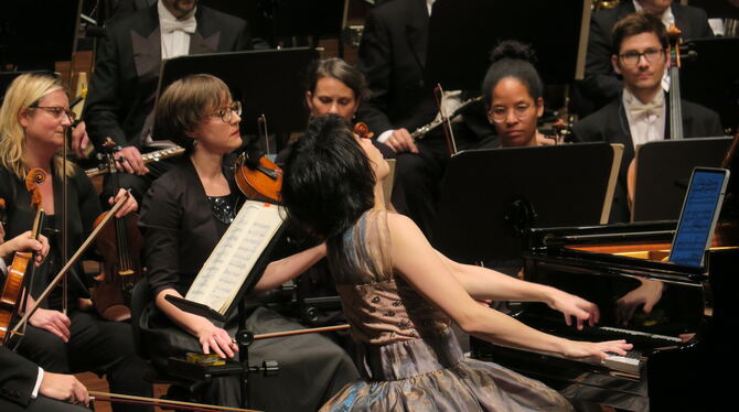 Furiose Tastenstürme und stille Einkehr: Bei Pianistin Claire Huangci ist das alles drin als Solistin in der Sinfonie Nr. 2 "T