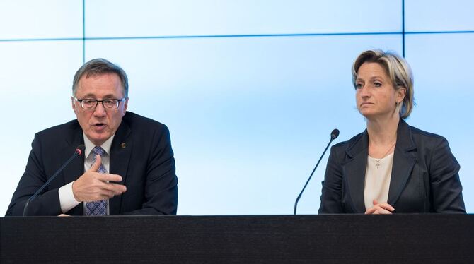 Wilhelm Bauer spricht bei einer Pressekonferenz