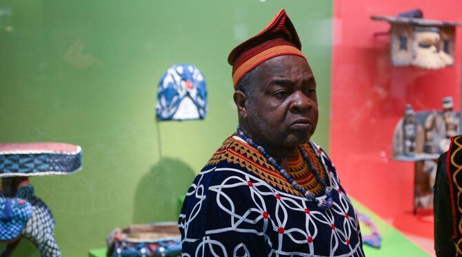 Besuch des Königs Fon der Nso im Lindenmuseum Besuch des Königs Fon der Nso im Lindenmuseum