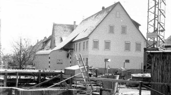 Welcher Neubau wurde hier 1977 in Betzingen erstellt beziehungsweise  wo steht das Haus im Hintergrund?