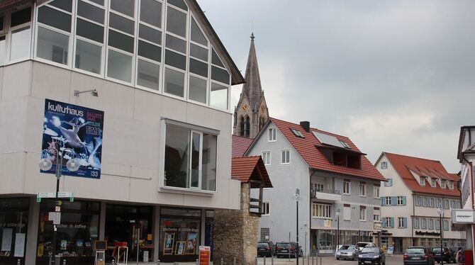 »Filetstück« oder Ladenhüter? Die Bewertung des Schoell-Gebäudes (links) hat sich im Lauf der Jahre verändert. GEA-ARCHIVFOTO: D