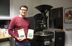 Die Kaffee-Röst-maschine steht an der Stelle, an der Jannik Reiffs Uroma einst die erste Maschine ihrer  Strickerei aufstellte. 