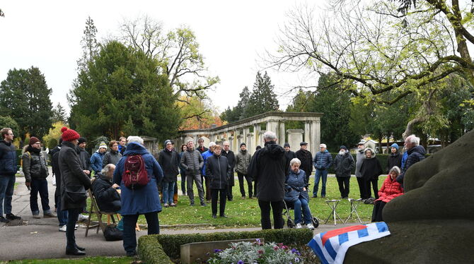 An die Opfer des Nationalsozialismus und der braunen Gewaltherrschaft wurde bei einer Gedenkfeier auf dem Friedhof Unter den Lin