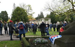 An die Opfer des Nationalsozialismus und der braunen Gewaltherrschaft wurde bei einer Gedenkfeier auf dem Friedhof Unter den Lin