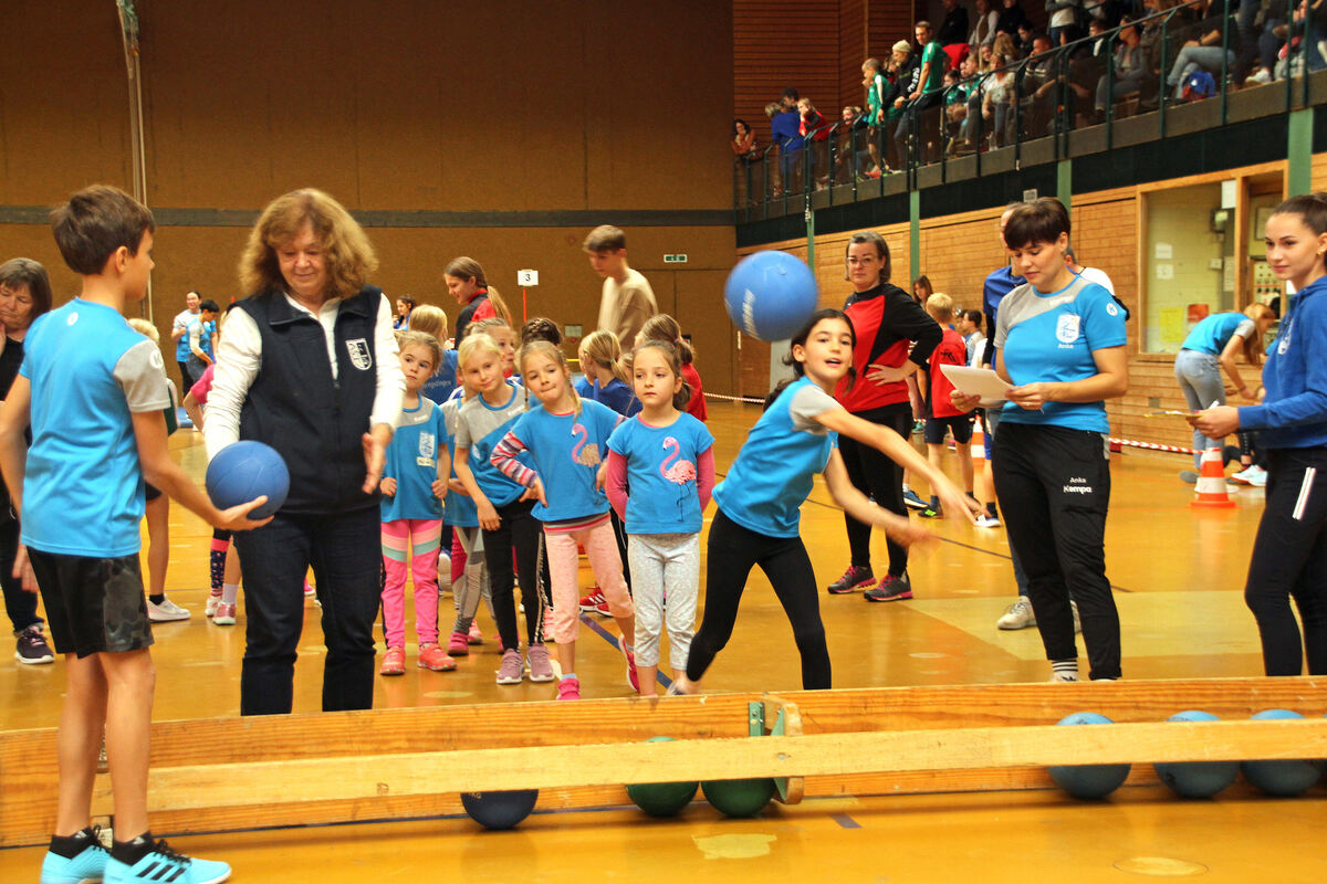 Hefezopf-Cup in Engstingen: Süße Trophäen für junge Sportler - Über die ...