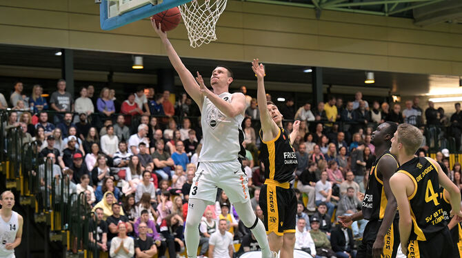 Ravens-Center David Grubic war wieder einmal kaum zu stoppen.  FOTO: BAUR